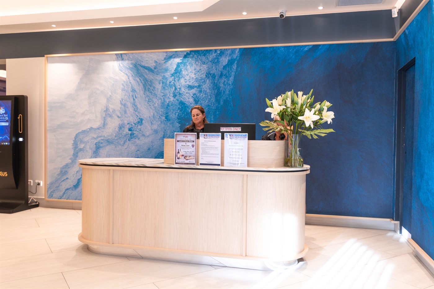 Function reception with fresh flowers